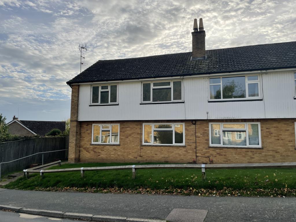 Lot: 18 - FIRST FLOOR FLAT REQUIRING REFURBISHMENT -